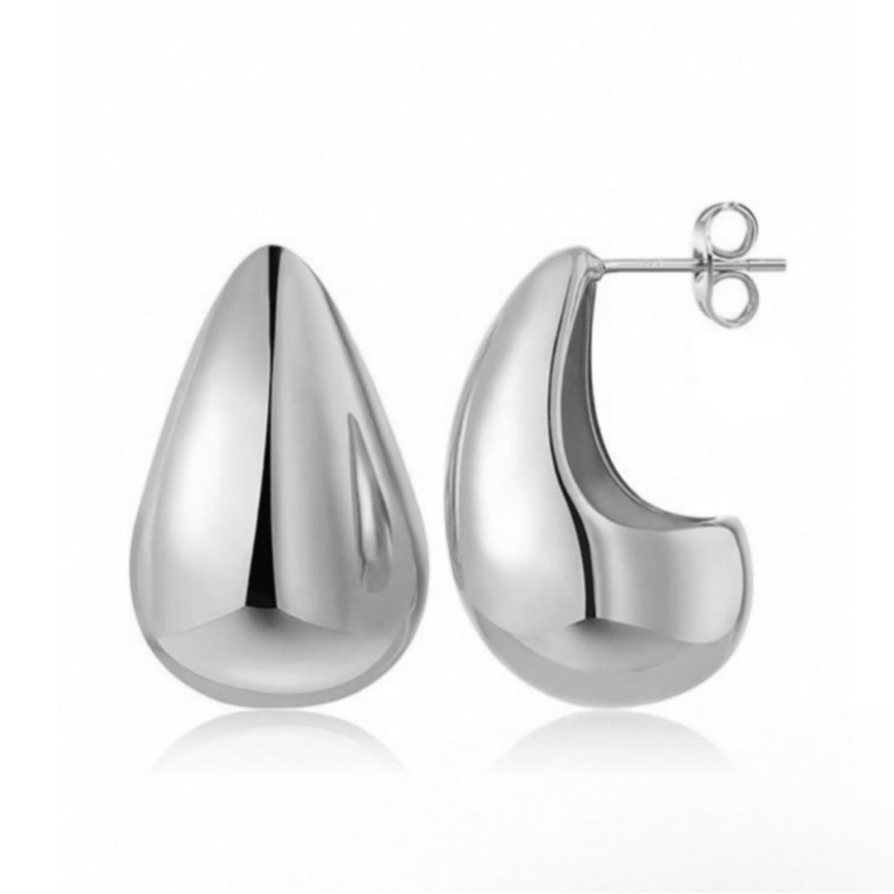 TEAR DROP SILVER EARRINGS